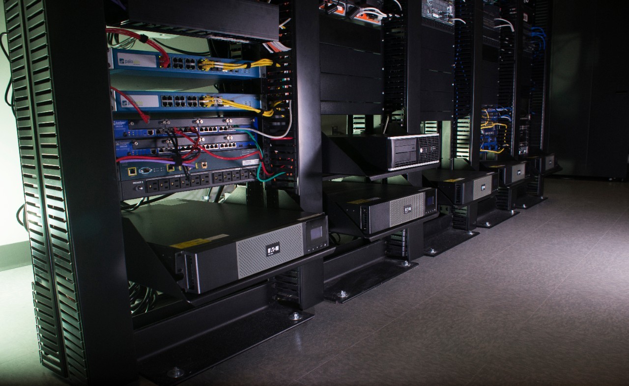 it-room-with-racks-and-servers-small.jpeg